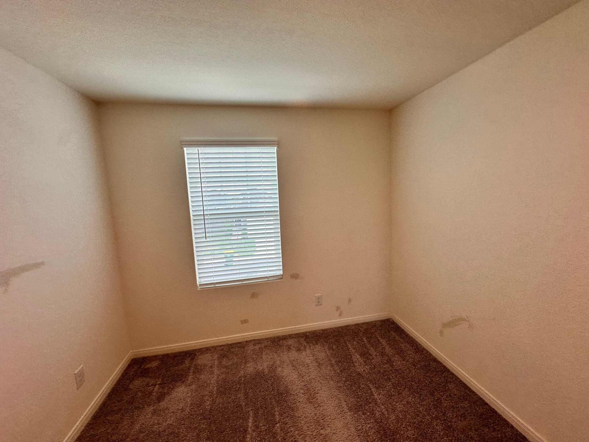 Building Photo - Room in House on Maple Ter