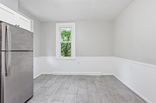 Building Photo - 29 E Orchard Ave