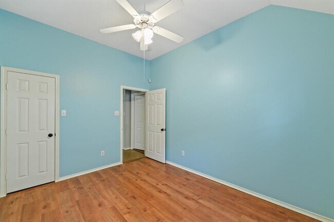 Building Photo - 3702 Glenhill Dr