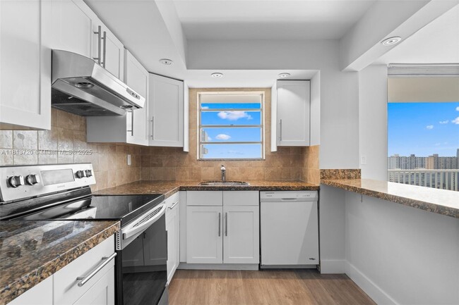 Building Photo - 137 Golden Isles Dr