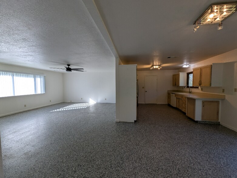 Building Photo - 38560 Squaw Valley Rd