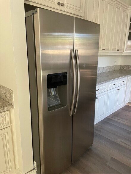 refrigerator included - 6227 Atoll Ave