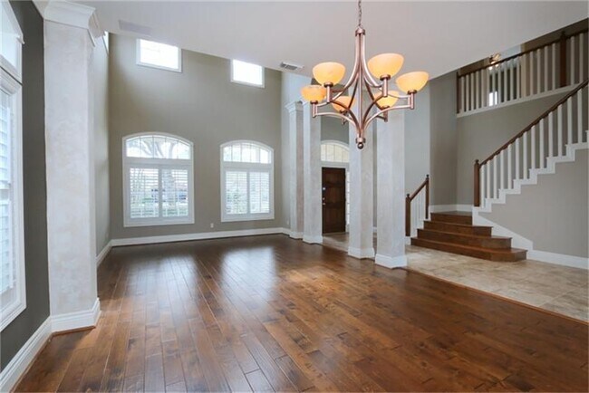 Building Photo - 6010 Stratford Gardens Dr