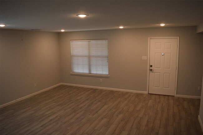 Building Photo - 15510 Liberty Bluff Dr