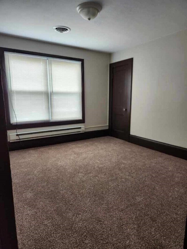 Building Photo - 2613 Meadows St NW