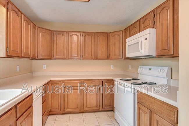 Building Photo - 106 Riverbend Dr