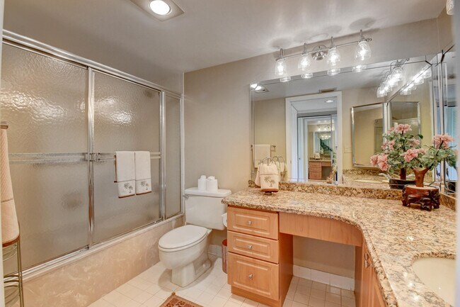 Building Photo - 5673 Fairway Park Dr