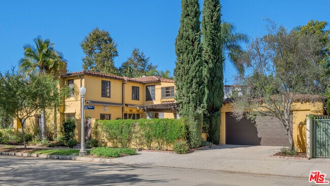 Building Photo - 500 N Las Palmas Ave