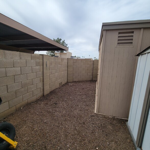 Building Photo - 2150 E Ellis Dr
