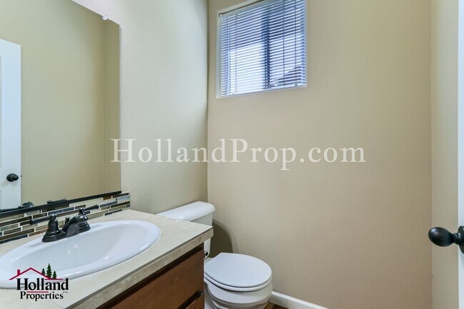 Building Photo - Wonderful home in Forest Grove near College