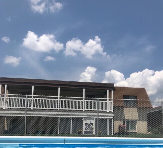 Building Photo - 620 S 4th Ave