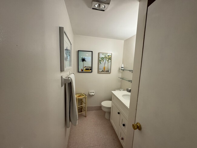 Building Photo - 5505 N Ocean Blvd