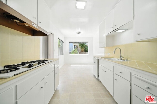 Building Photo - 833 9th St