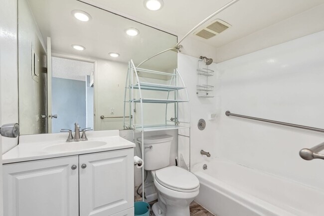 Building Photo - Maili Cove - One bedroom