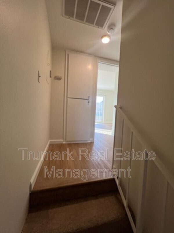 Building Photo - 2719 Montrose Ave