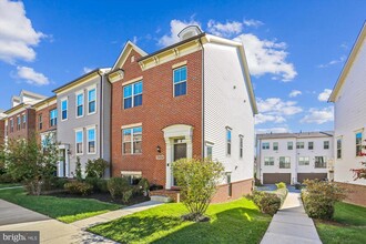 Building Photo - 13950 Estuary Dr