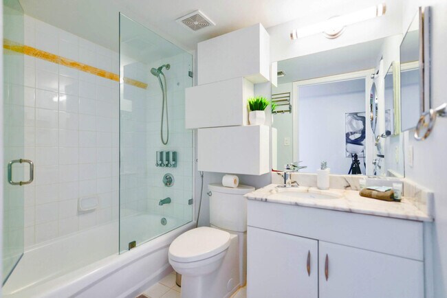 Building Photo - 1 SE 12th St