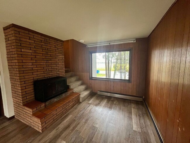 Building Photo - 2093 Creek Rd