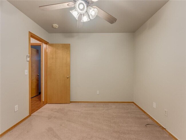 Building Photo - 1004 SW 127th Pl