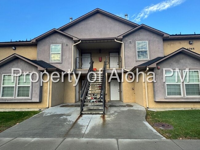 Primary Photo - 1065 W Pine Ave