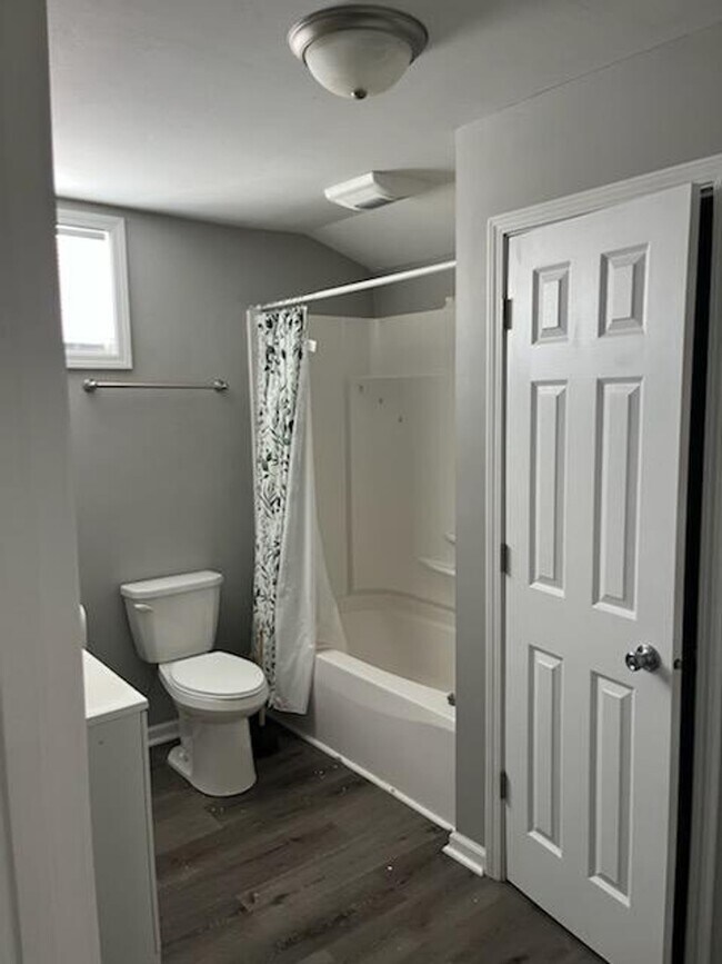 Building Photo - 1 Bedroom House in Country $650/Month