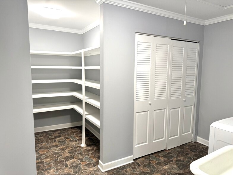 Laundry Storage - 200 Santree Dr