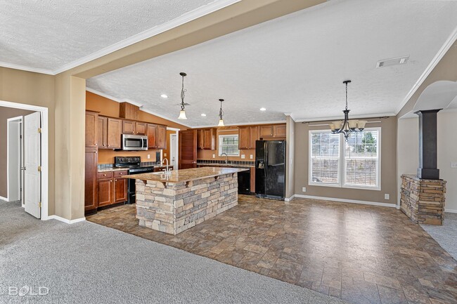 Building Photo - Beautiful 4 Bed 2 Bath!