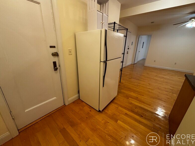 Building Photo - 1555 Beacon St