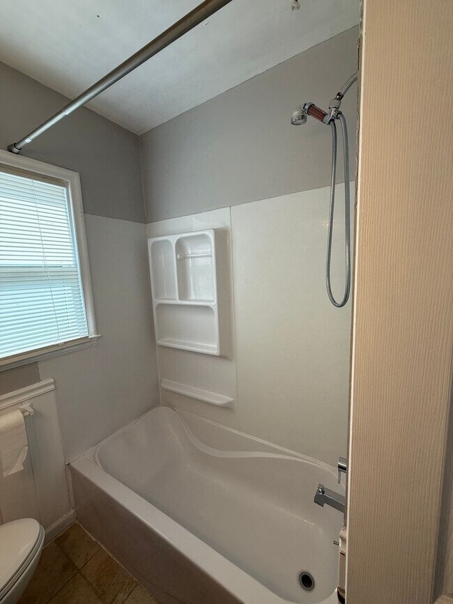 Building Photo - Three Bedroom, Two Bathroom Home! One car garage!