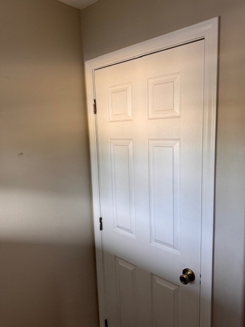 Building Photo - 415 Louis Ln