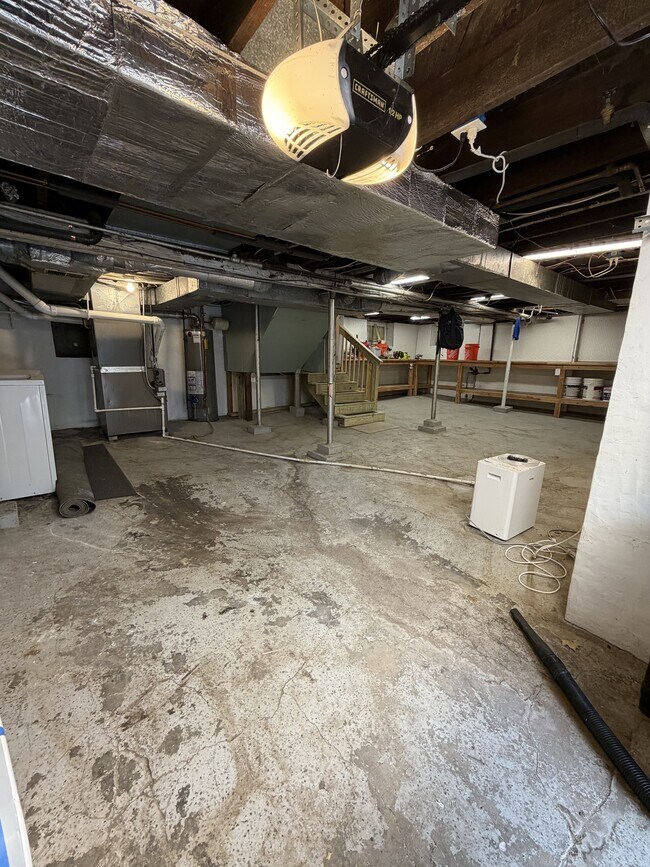 Building Photo - 800 E 41st St