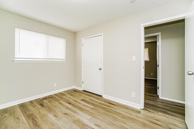 Building Photo - 5262 Hacket Dr