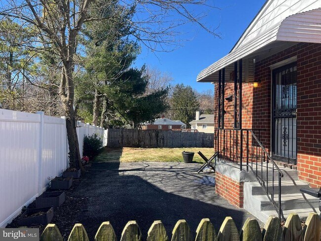 Building Photo - 3806 Byxbee Rd