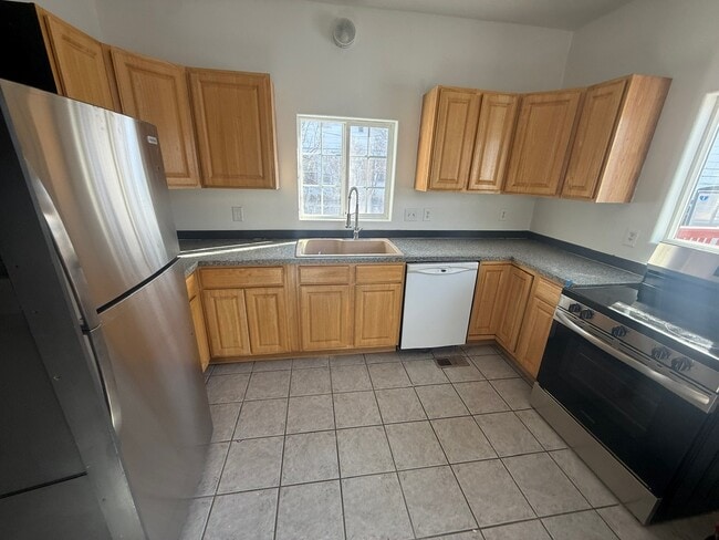 Building Photo - 116 Broadwater Ave