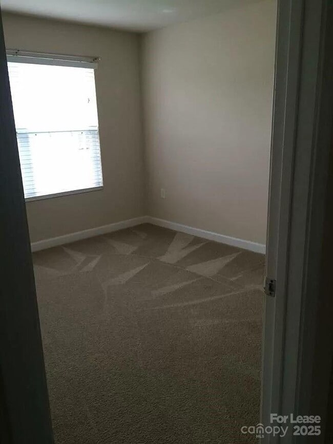 Building Photo - 345 Sandy Spring Ln