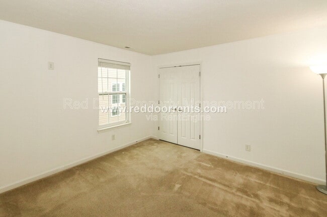 Building Photo - 10031 Golden Dr