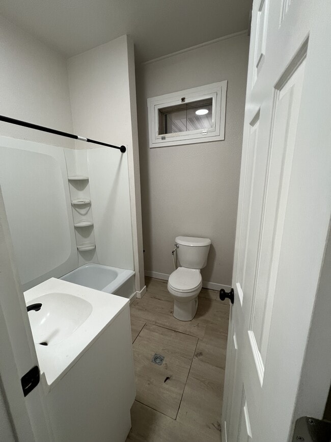 Building Photo - 211 E Main St