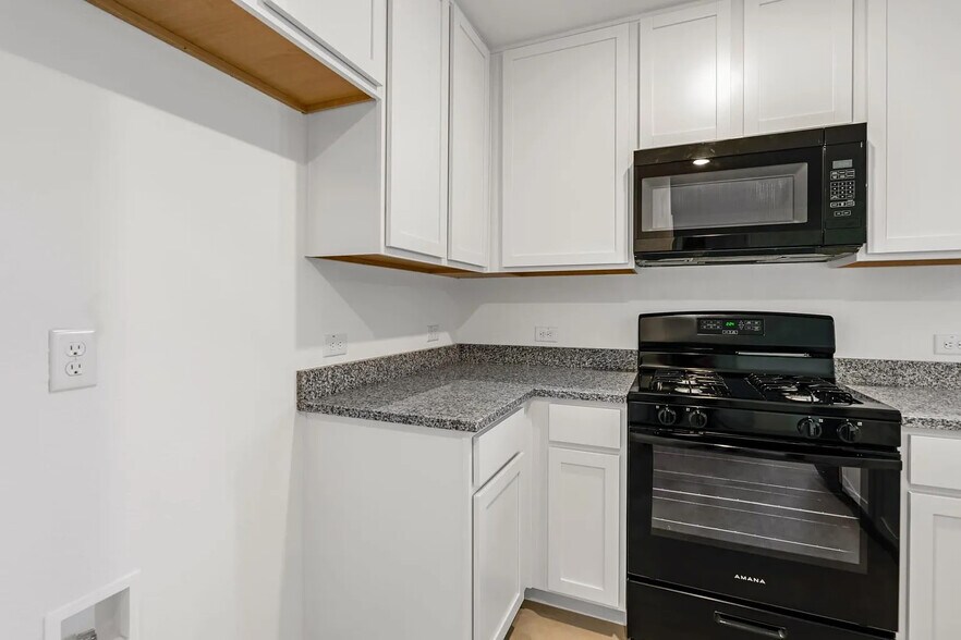 Building Photo - Room in Single Family Home on Gray Wolf Ln