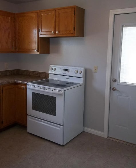 Building Photo - 910 S Washington St