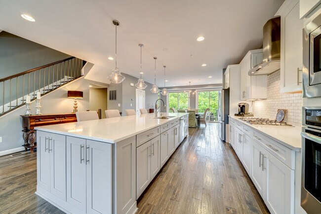 Building Photo - 1521 Ribbon Limestone Terrace SE