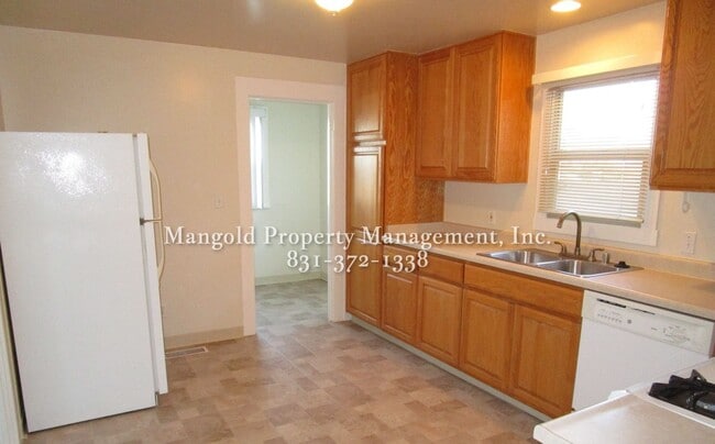Building Photo - Charming 2-Bed 1-Bath Home with Beautiful ...