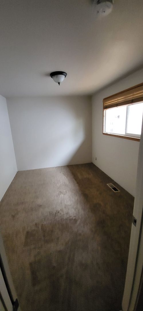 Building Photo - 2 bed 1.5 bath Downtown Bend - Large Master - Fenced Yard