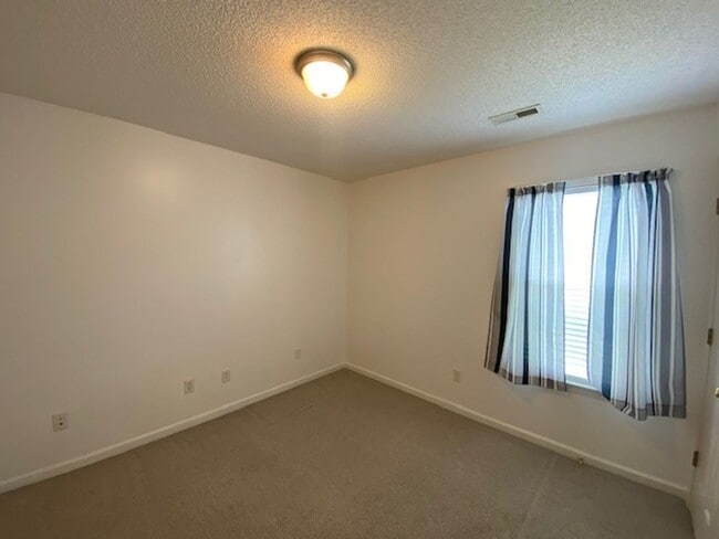 Building Photo - Charming 3 bed 2 bath home in Whitney Pines