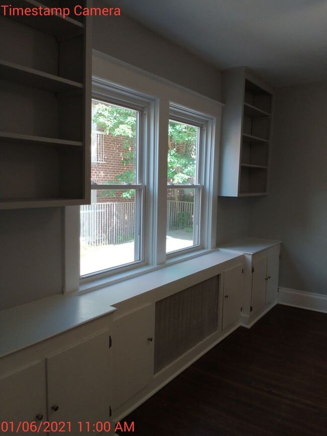 Building Photo - 2025-2026 9 bedroom / 4.5 baths  School Ye...