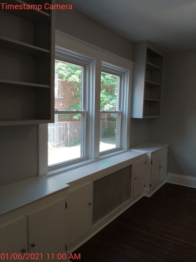 Building Photo - 2027-2028 9 bedroom / 4.5 baths  School Year Location PERFECT for students, in the heart of the UVA