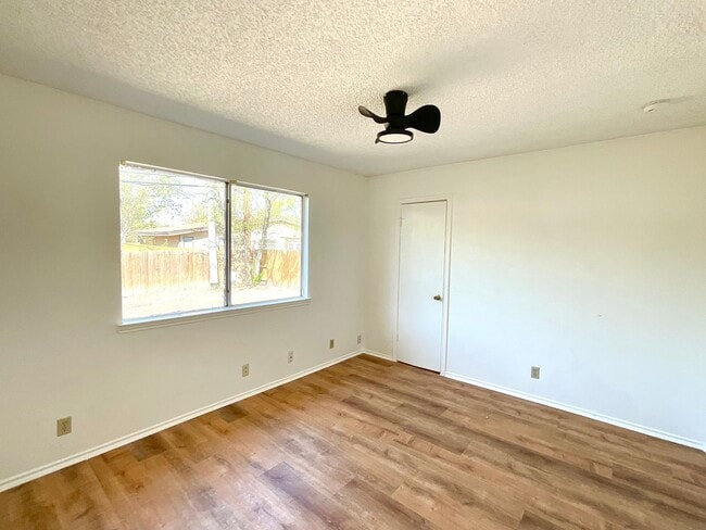 Building Photo - 2-Bedroom Duplex Near Highway 78- Pet-Friendly with Fenced Yard! SECTION 8 ACCEPTED