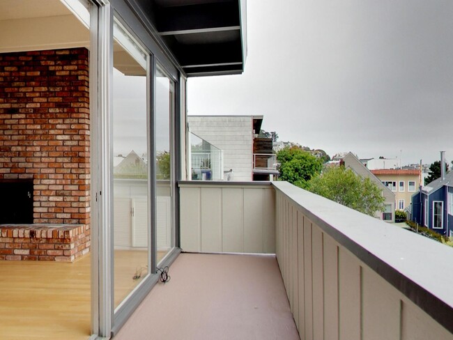 Building Photo - 4BR Home with Jaw-Dropping Views, Garage, ...