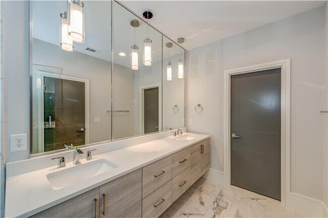 Building Photo - 3553 Blair Cir NE