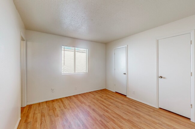 Building Photo - NE 1248/sf 3/BD 2/BA 1/CG