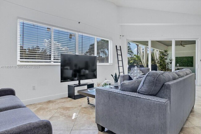 Building Photo - 205 N 31st Ave